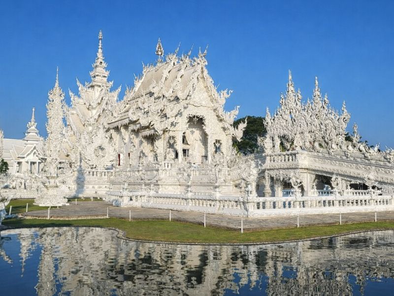Full Day Chiang Rai Group Tour – White Temple, Blue Temple & Golden Triangle